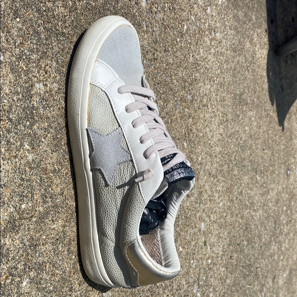 Vintage Havana Women's Sneakers - White and Gray